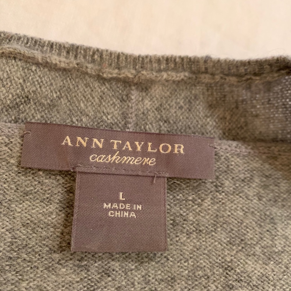 Ann Taylor cashmere sweater - Picture 2 of 3